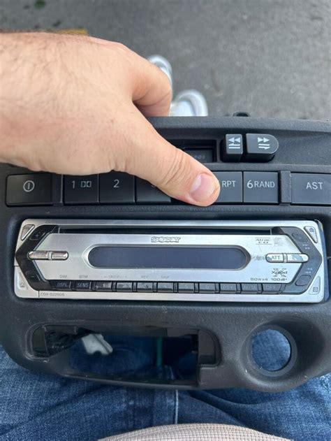 Монтаж Sony Drive S на панель автомобиля: подробности и основные шаги